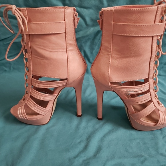 Tonda Heels - Picture 2 of 4